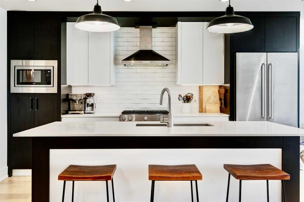 Picture for 2, 1538 34 Avenue SW