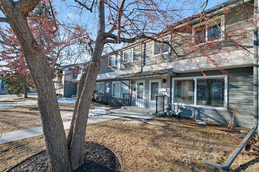 Picture for 15, 999 Canyon Meadows Drive SW