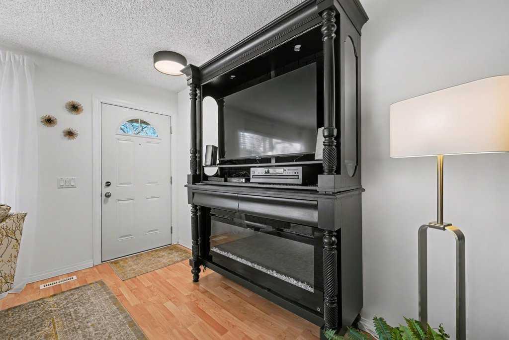 Picture for 15, 999 Canyon Meadows Drive SW