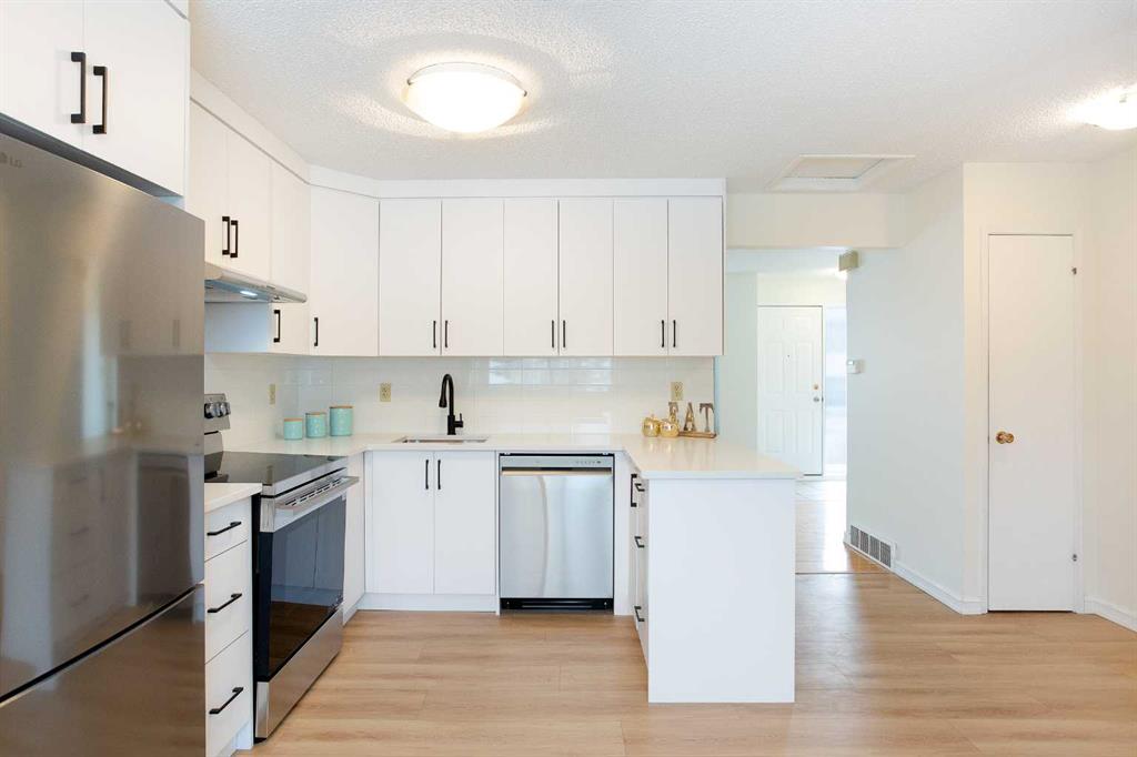 Picture for 2, 1722 34 Avenue SW