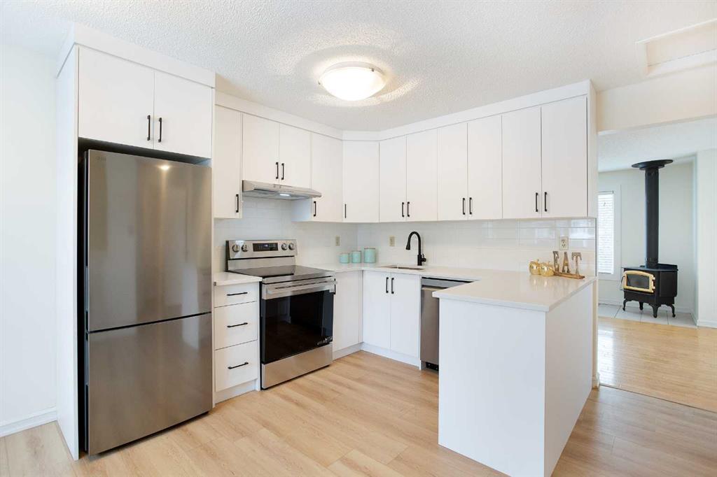 Picture for 2, 1722 34 Avenue SW