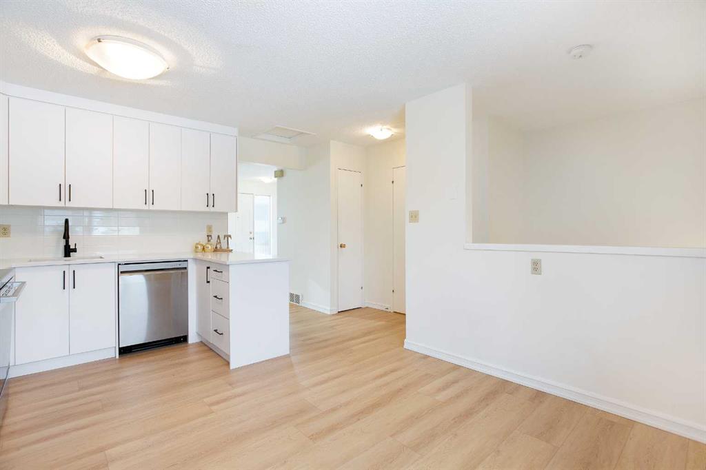 Picture for 2, 1722 34 Avenue SW