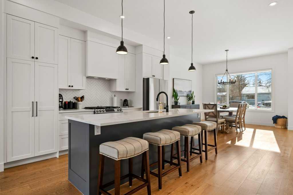 Picture for 318 28 Avenue NE