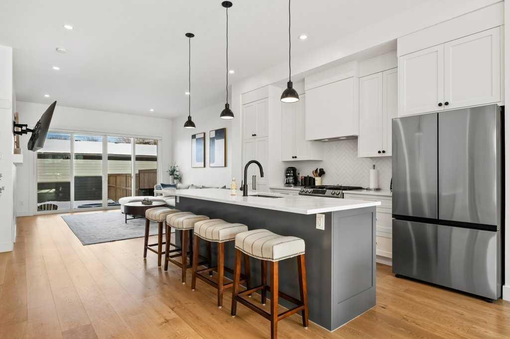 Picture for 318 28 Avenue NE