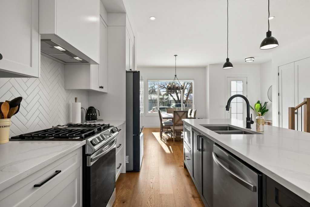 Picture for 318 28 Avenue NE