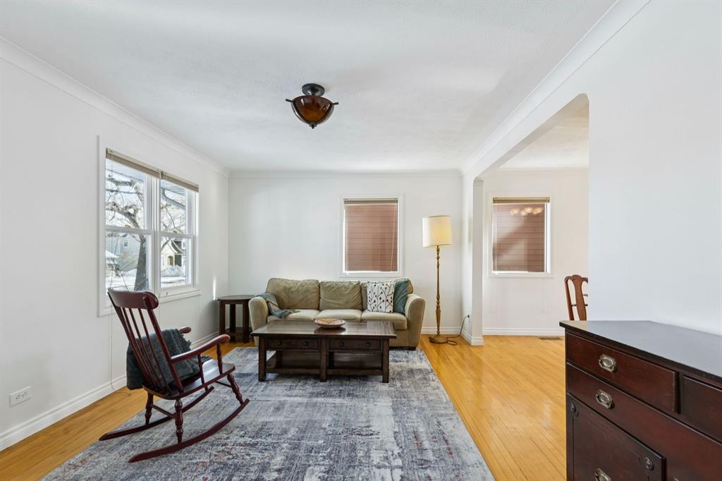 Picture for 817 18 Avenue NW