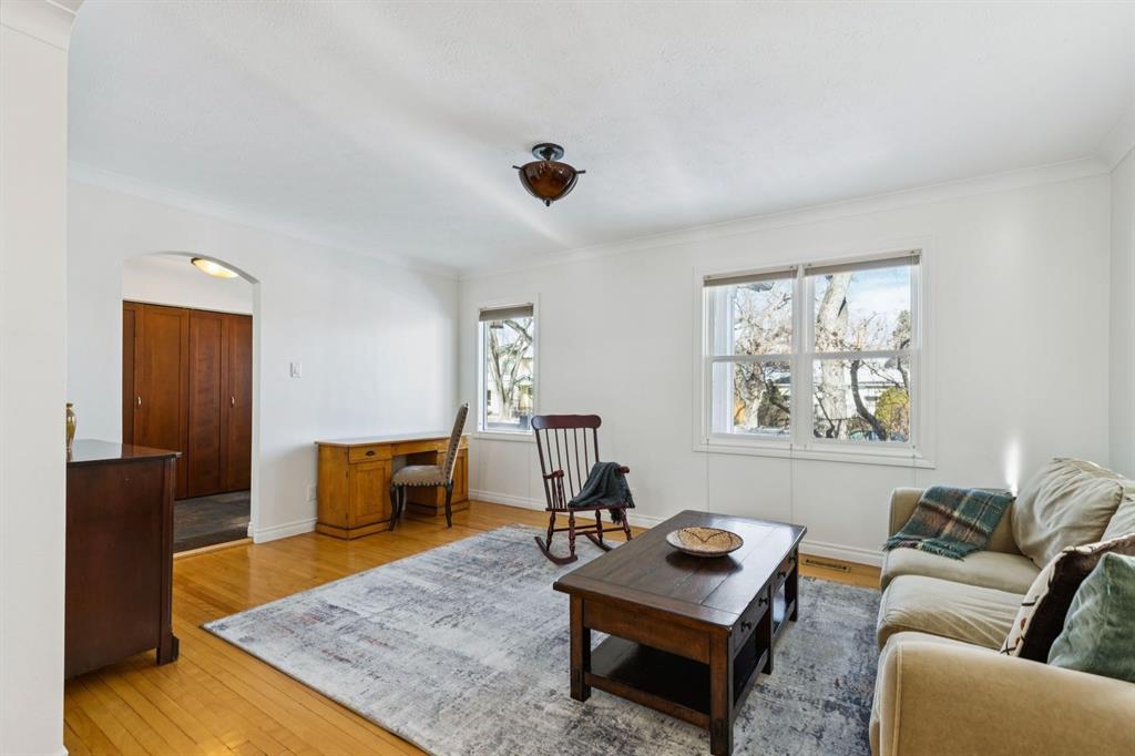 Picture for 817 18 Avenue NW