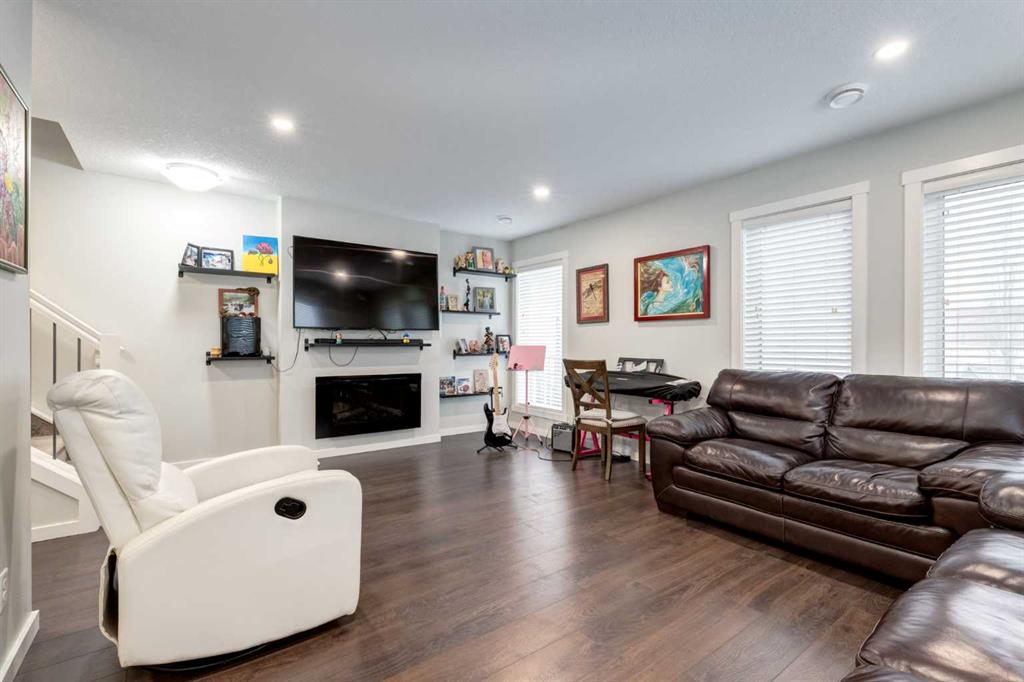 Picture for 19484 37 Street SE