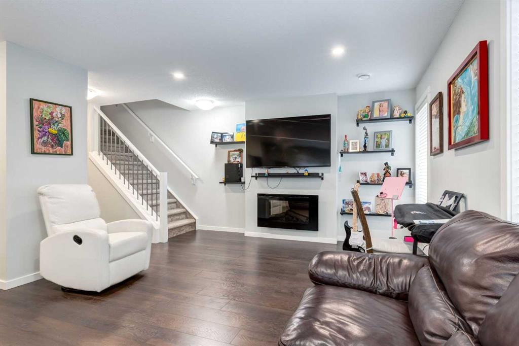 Picture for 19484 37 Street SE