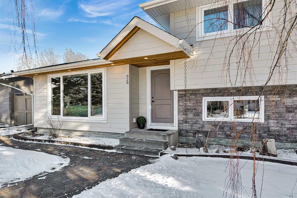 Picture for 928 Lake Twintree Crescent SE