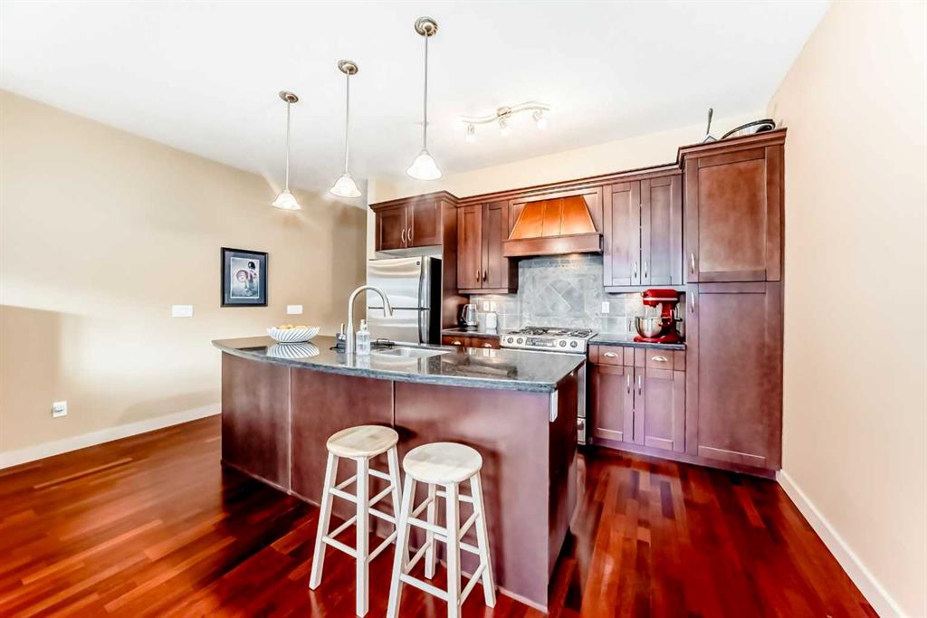 Picture for 201, 1828 14 Street SW