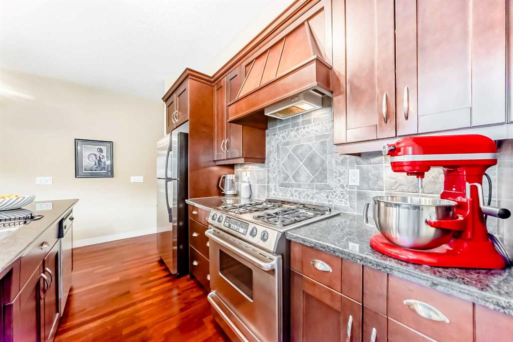 Picture for 201, 1828 14 Street SW