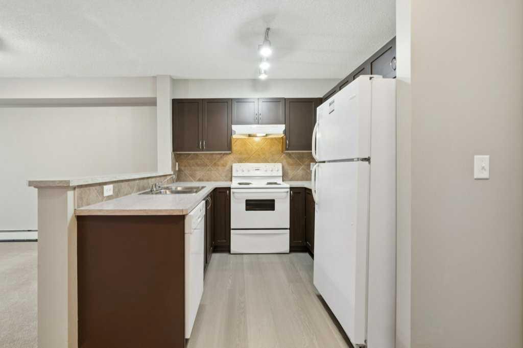 Picture for 9216, 70 Panamount Drive NW