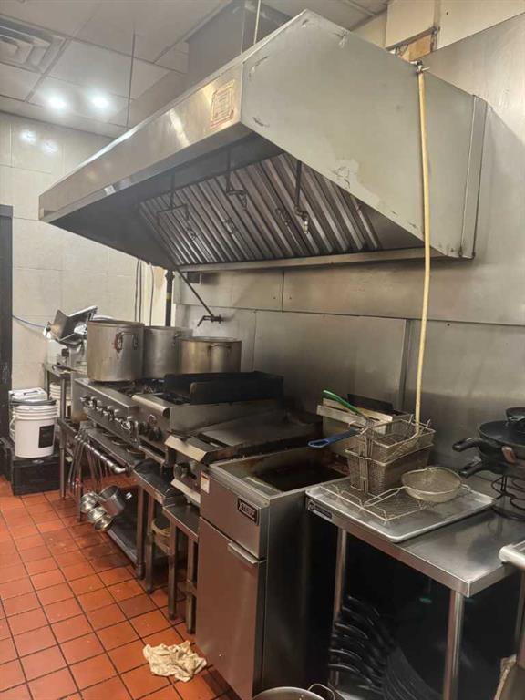 Picture for 104, 3400 14 Street 