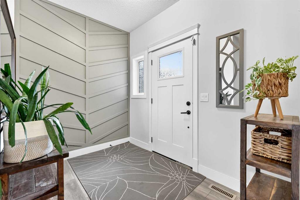 Picture for 652 Reynolds Crescent SW