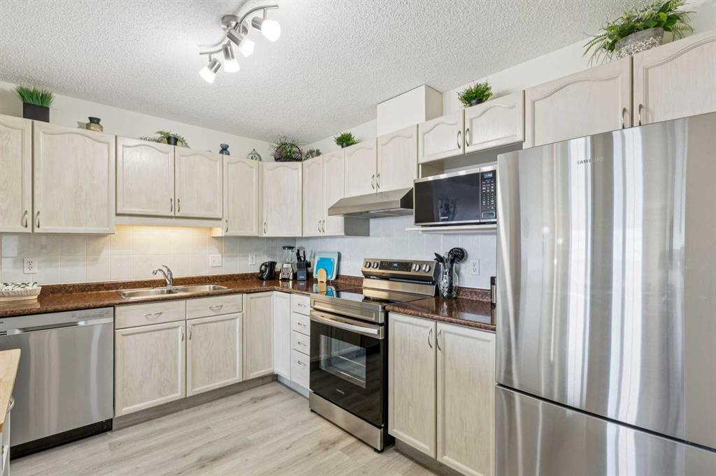 Picture for 2301, 2000 Sienna Park Green SW