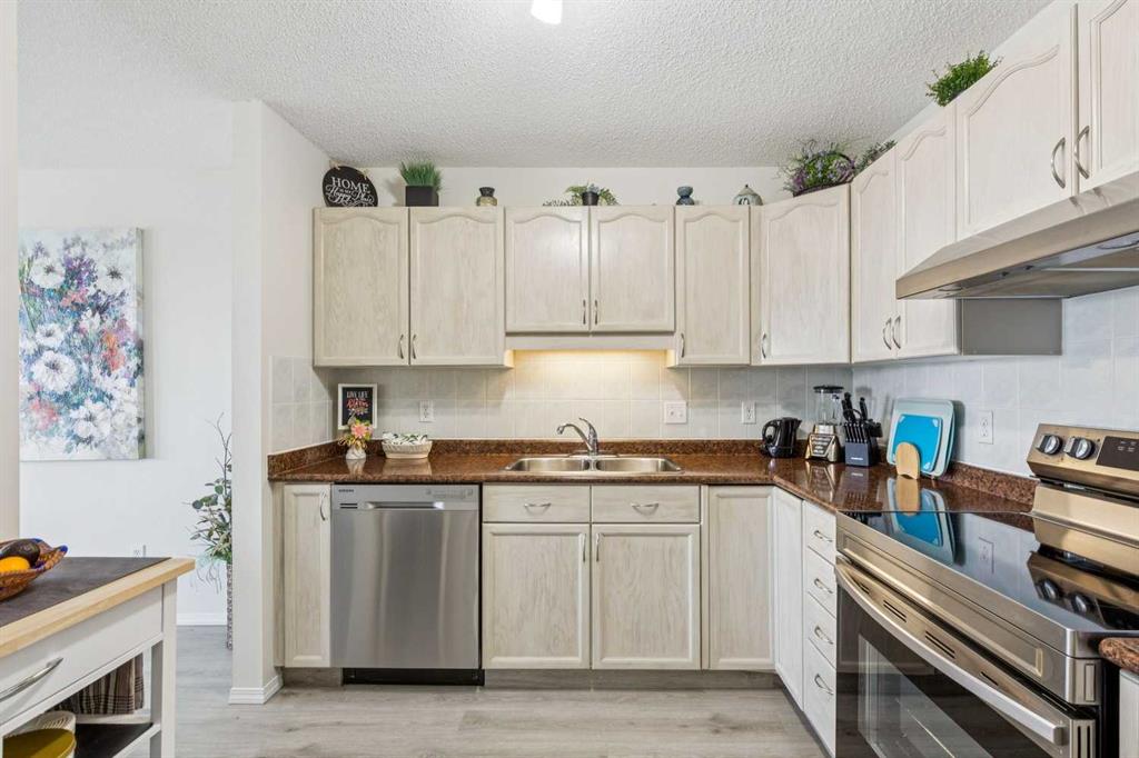 Picture for 2301, 2000 Sienna Park Green SW