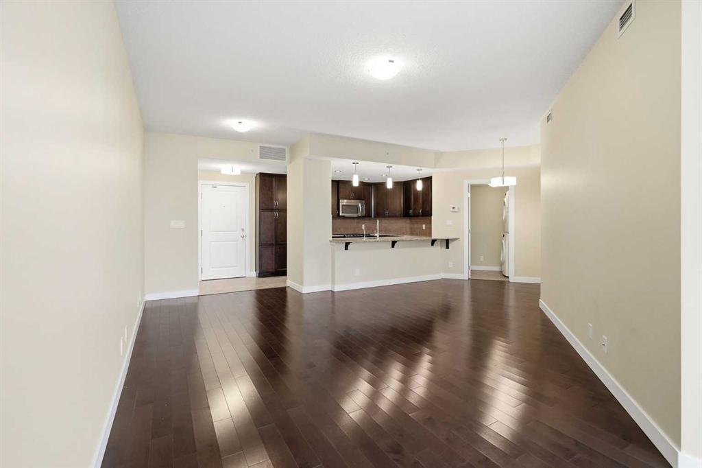 Picture for 701, 16 Varsity Estates Circle NW