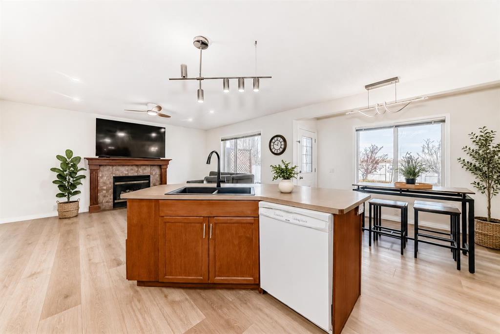 Picture for 214 Coville Circle NE