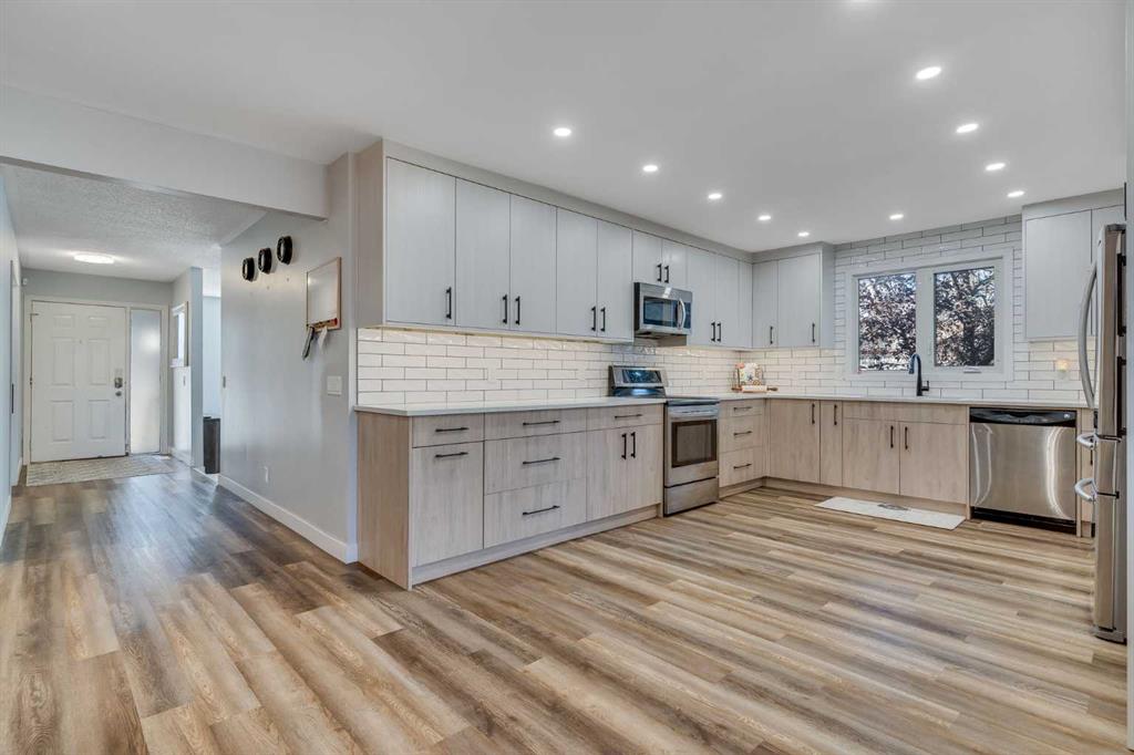 Picture for 404 6 Street  https://www.cirrealty.ca/reb/creb/10/A2263710_11.jpg