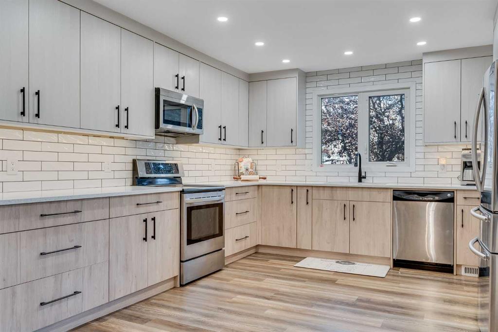 Picture for 404 6 Street  https://www.cirrealty.ca/reb/creb/10/A2263710_12.jpg