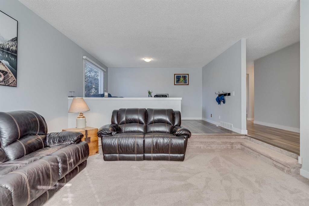 Picture for 404 6 Street  https://www.cirrealty.ca/reb/creb/10/A2263710_18.jpg
