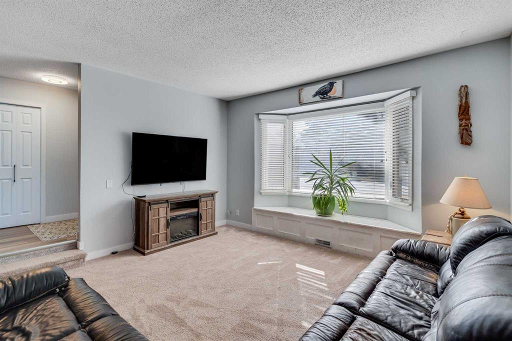Picture for 404 6 Street  https://www.cirrealty.ca/reb/creb/10/A2263710_19.jpg