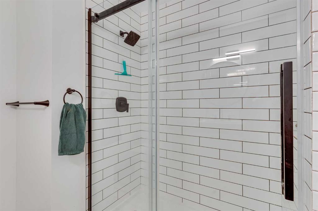 Picture for 404 6 Street  https://www.cirrealty.ca/reb/creb/10/A2263710_24.jpg