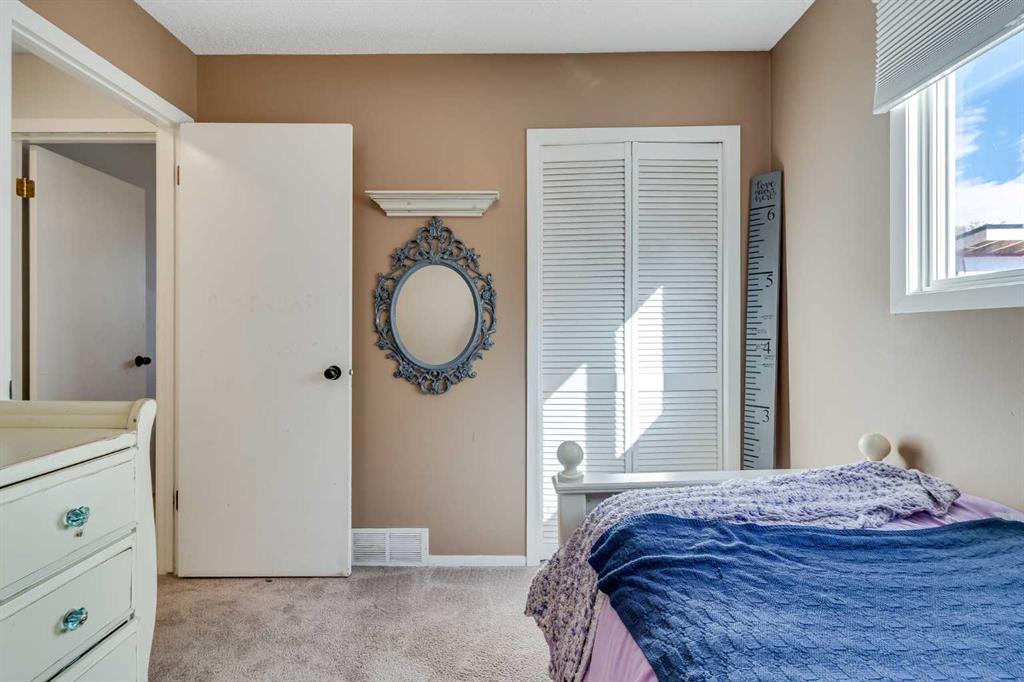 Picture for 404 6 Street  https://www.cirrealty.ca/reb/creb/10/A2263710_28.jpg