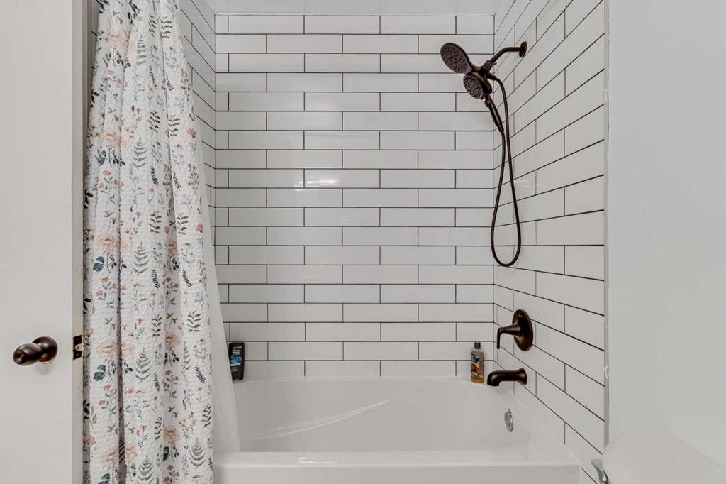 Picture for 404 6 Street  https://www.cirrealty.ca/reb/creb/10/A2263710_30.jpg