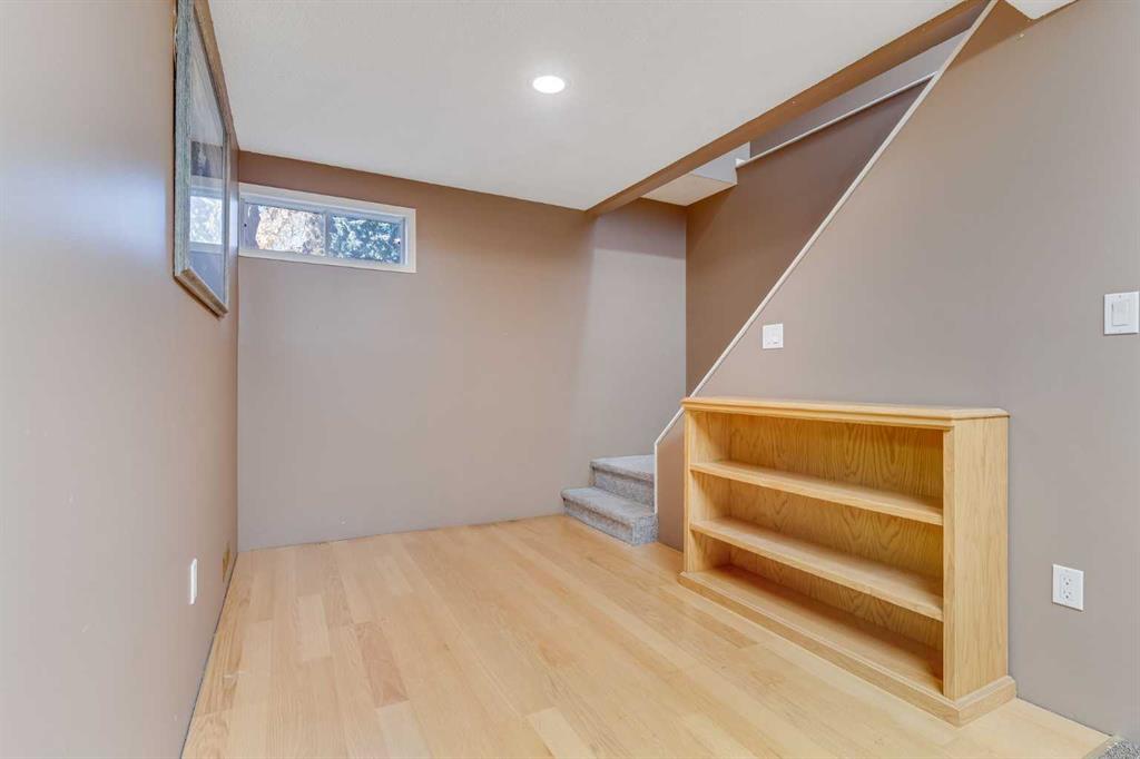 Picture for 404 6 Street  https://www.cirrealty.ca/reb/creb/10/A2263710_31.jpg