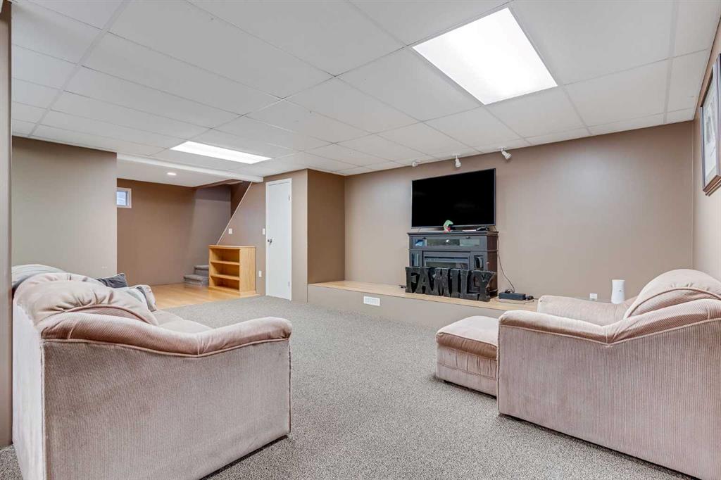 Picture for 404 6 Street  https://www.cirrealty.ca/reb/creb/10/A2263710_34.jpg