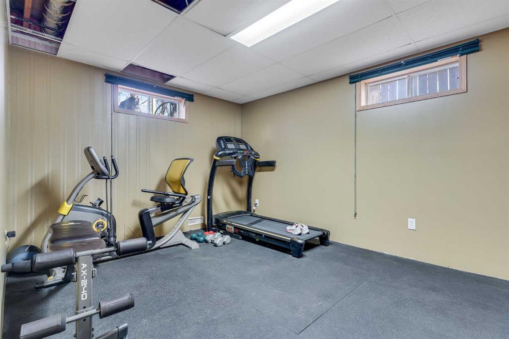Picture for 404 6 Street  https://www.cirrealty.ca/reb/creb/10/A2263710_35.jpg