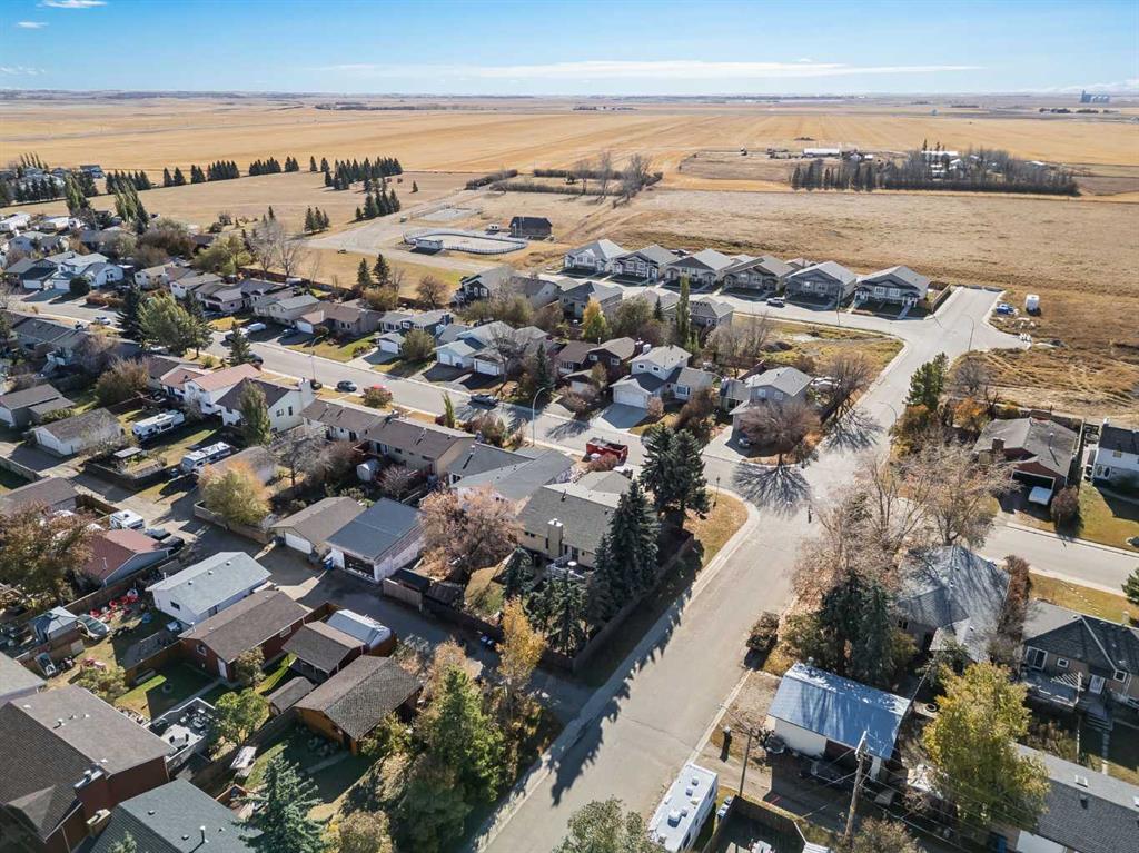 Picture for 404 6 Street  https://www.cirrealty.ca/reb/creb/10/A2263710_43.jpg