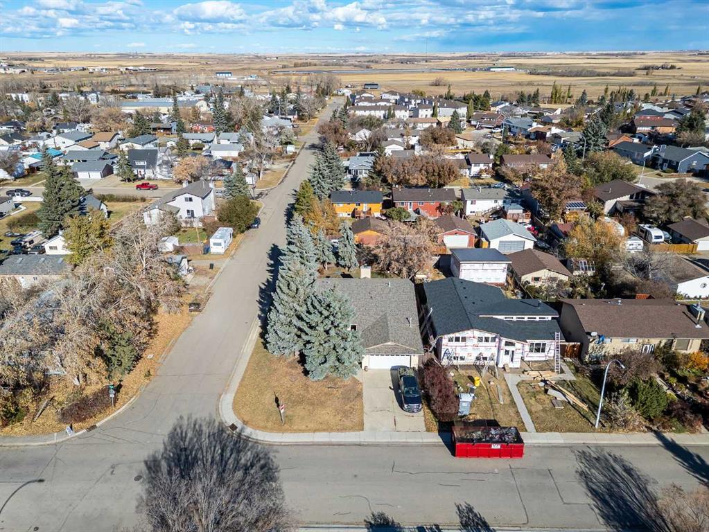 Picture for 404 6 Street  https://www.cirrealty.ca/reb/creb/10/A2263710_44.jpg
