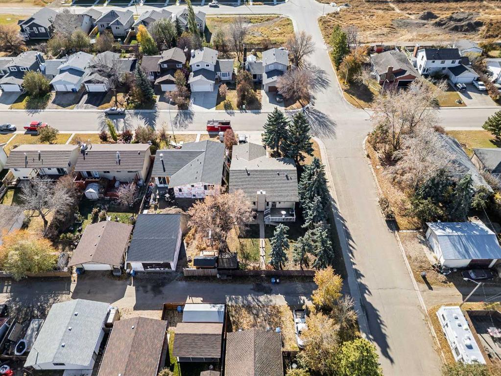 Picture for 404 6 Street  https://www.cirrealty.ca/reb/creb/10/A2263710_45.jpg
