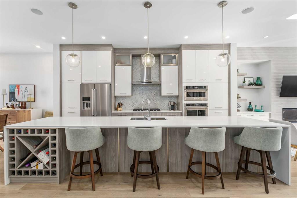 Picture for 2432 32 Street SW