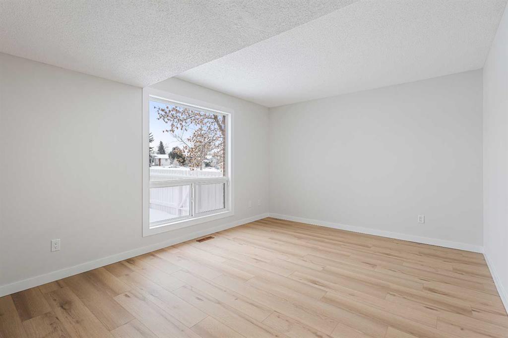 Picture for 24, 64 Whitnel Court NE