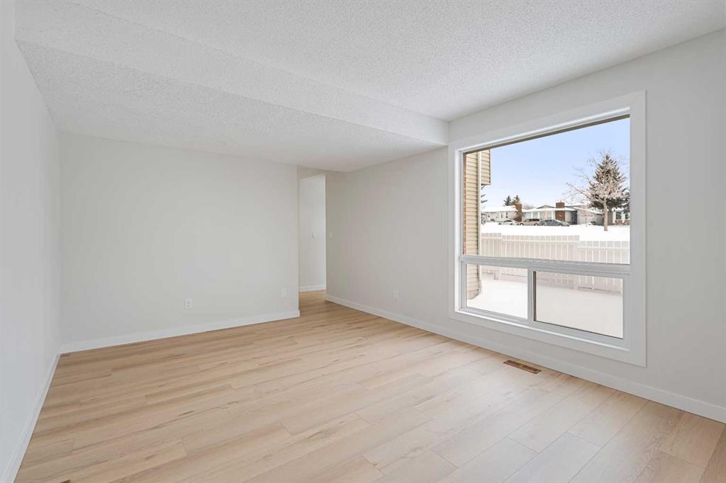 Picture for 24, 64 Whitnel Court NE