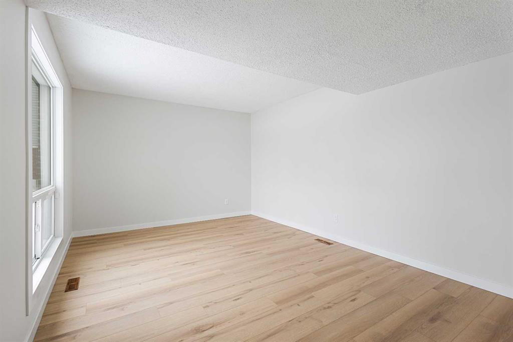 Picture for 24, 64 Whitnel Court NE