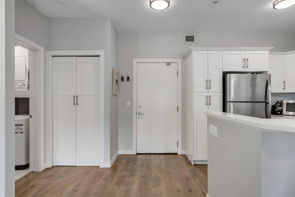 Picture for 203, 1408 17 Street SE