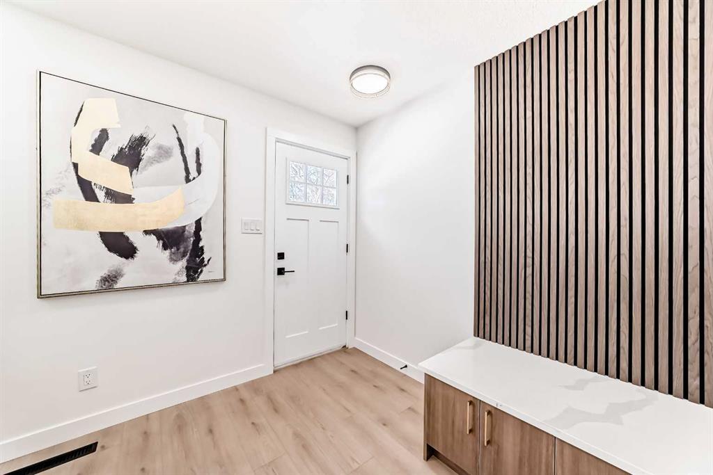 Picture for 4936 45 Street SW