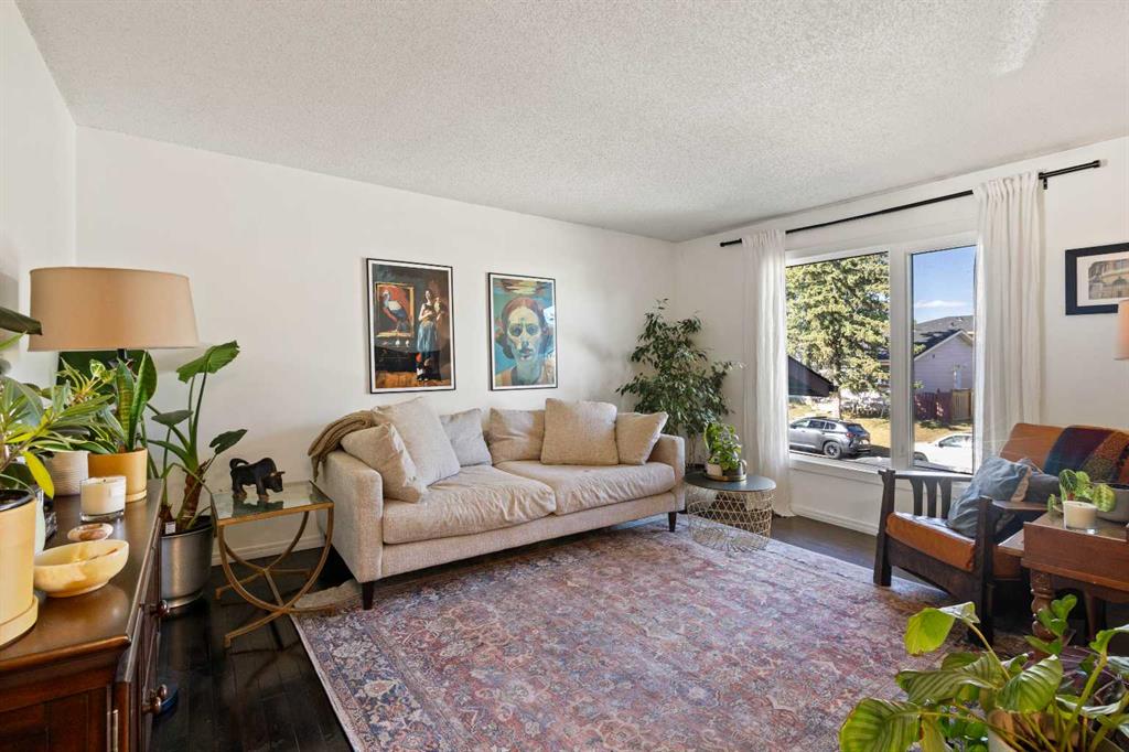 Picture for 49 Castlebrook Way NE