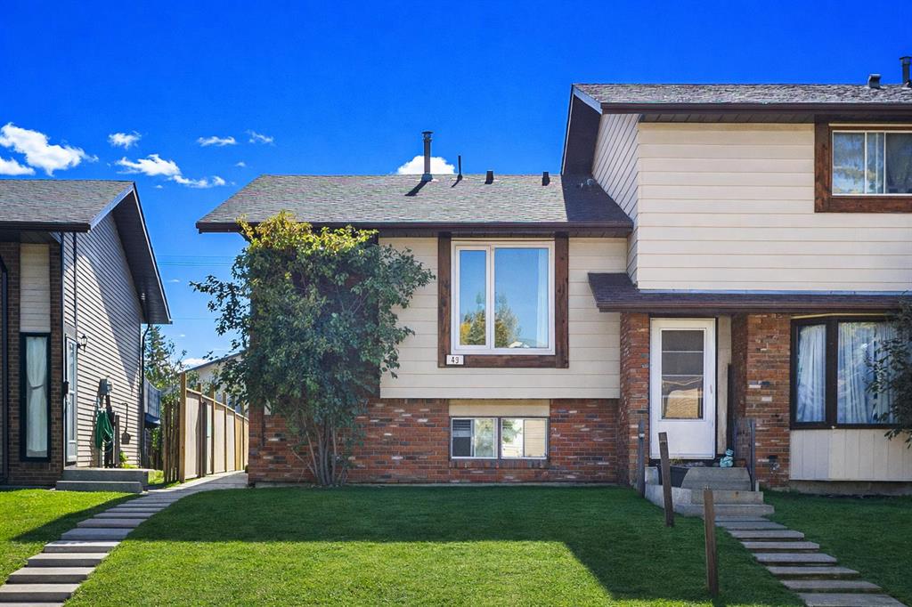 Picture for 49 Castlebrook Way NE