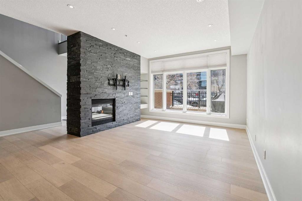 Picture for 103, 660 Eau Claire Avenue SW