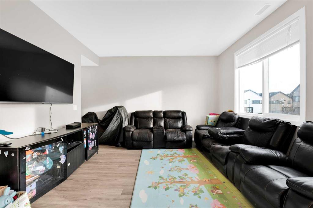 Picture for 202, 135 Redstone Walk NE