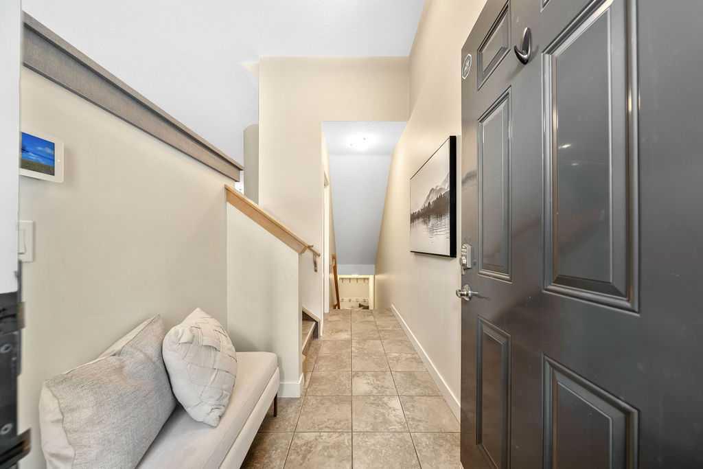 Picture for 706 3 Avenue NW