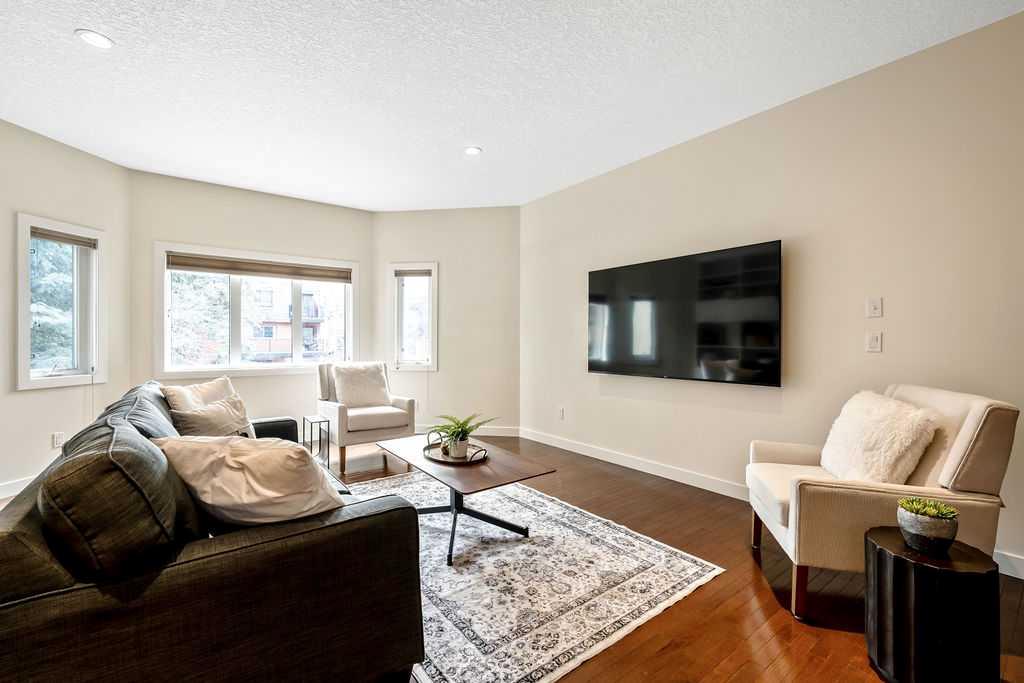 Picture for 706 3 Avenue NW