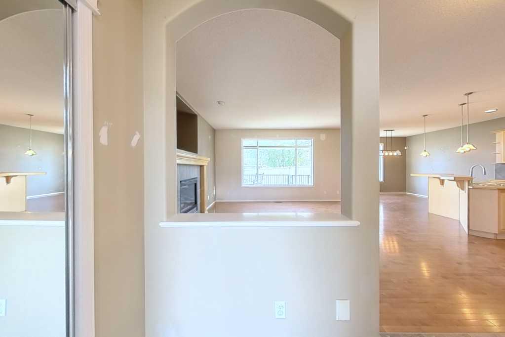Picture for 39 Simcoe Terrace SW