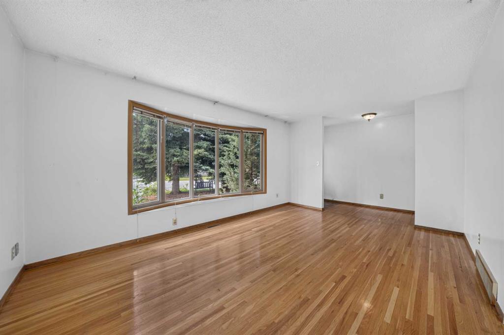 Picture for 135 Huntcroft Way NE